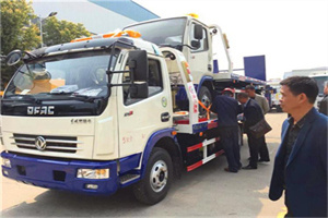 建湖汽车道路救援拖车价格